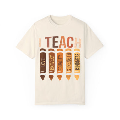 Inspire and be inspired with our 'I Teach' virtue pencils t-shirt. Each pencil is emblazoned with the core values that teachers instill every day: love, bravery, equality, strength, and kindness. This tee is not just a piece of clothing, it's a statement of the impactful lessons taught within and beyond classroom walls.